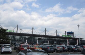 Terminal A lotniska Katowice Pyrzowice (KTW) widziany z zewnatrz